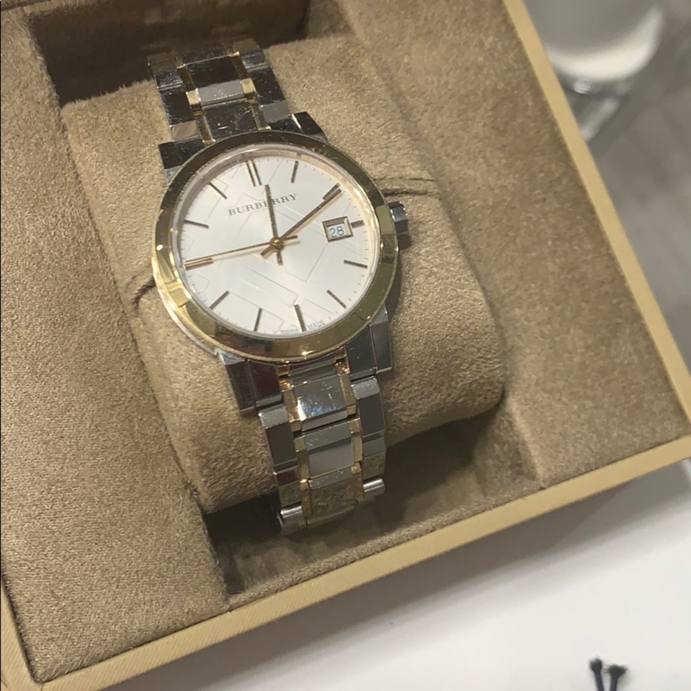 Burberry watch - Picture 3 of 3